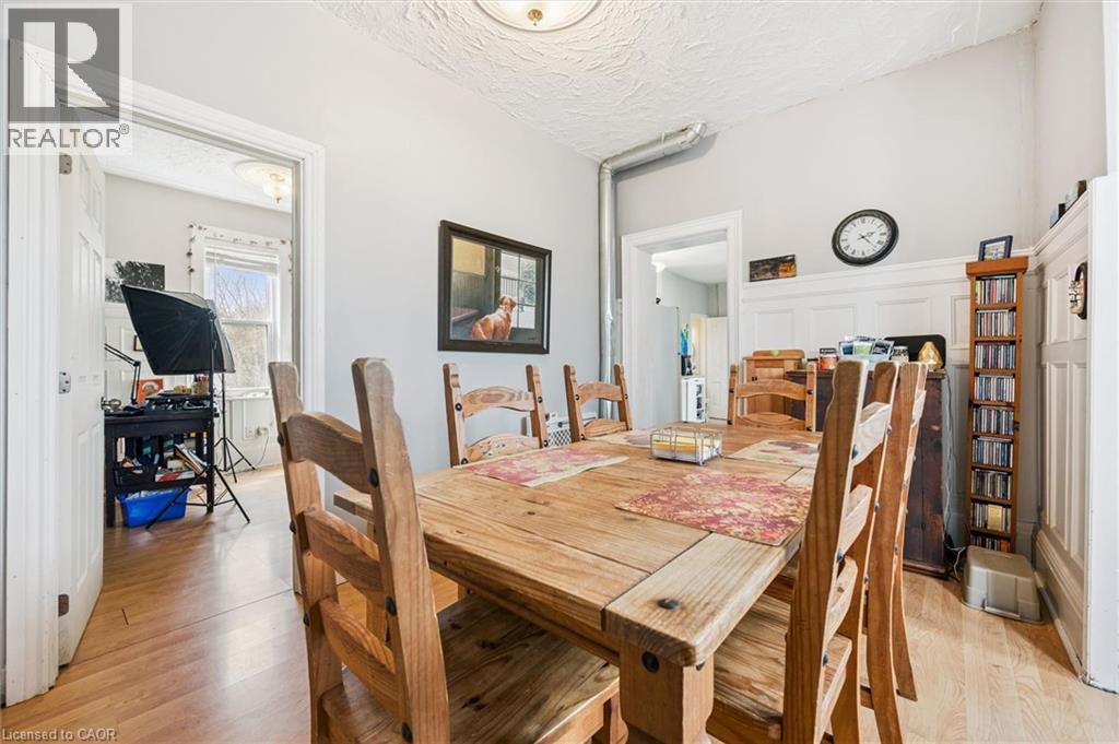 156 WELLINGTON Street N - 10