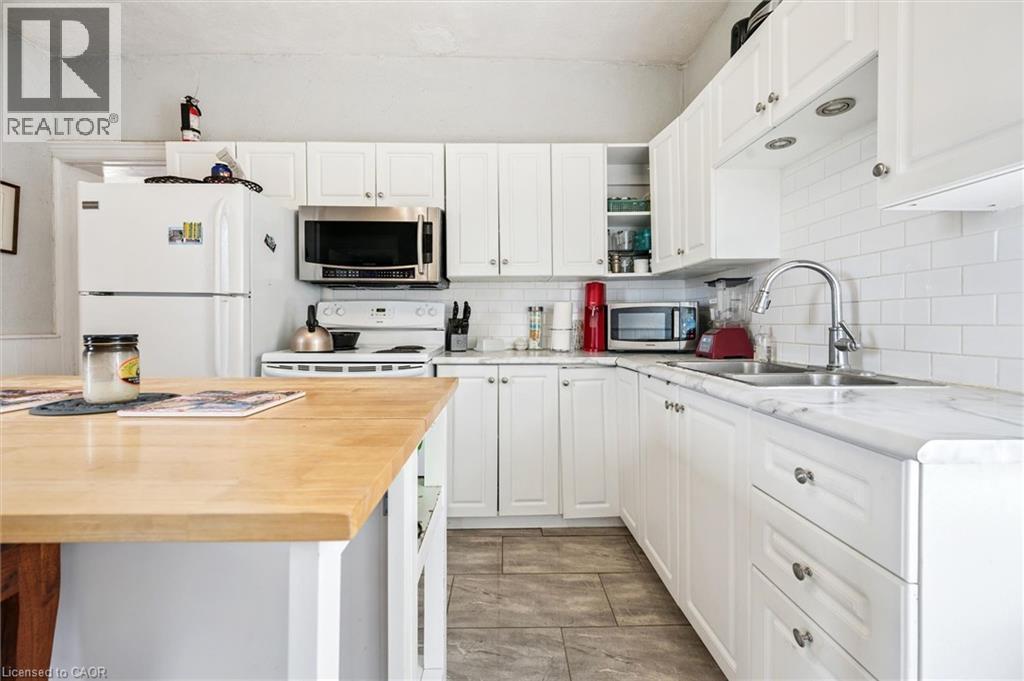 156 WELLINGTON Street N - 13
