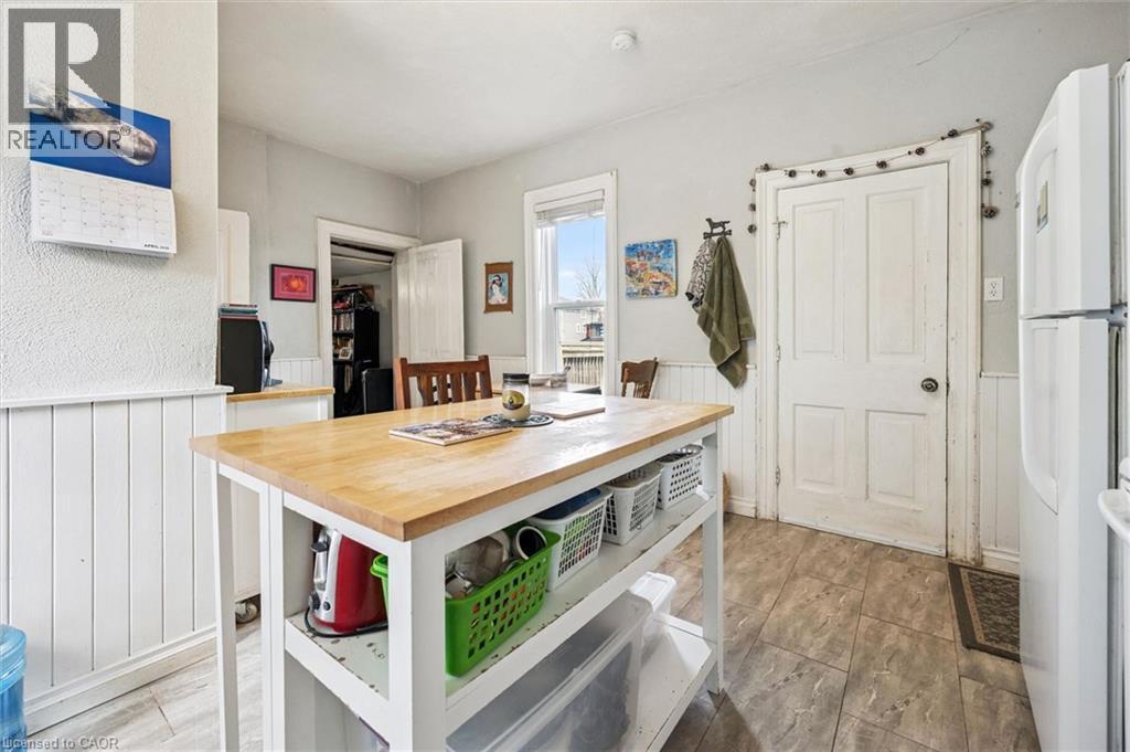 156 WELLINGTON Street N - 15