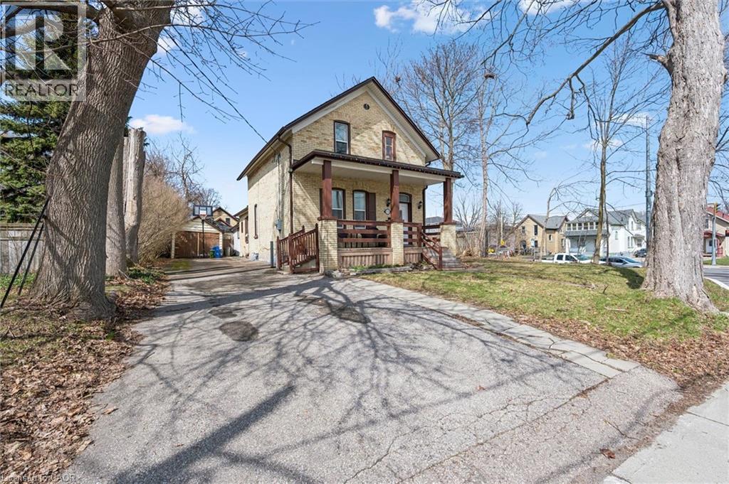 156 WELLINGTON Street N - 2