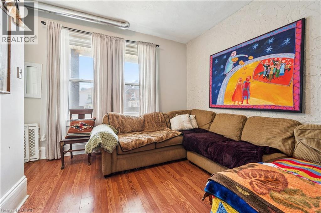 156 WELLINGTON Street N - 23