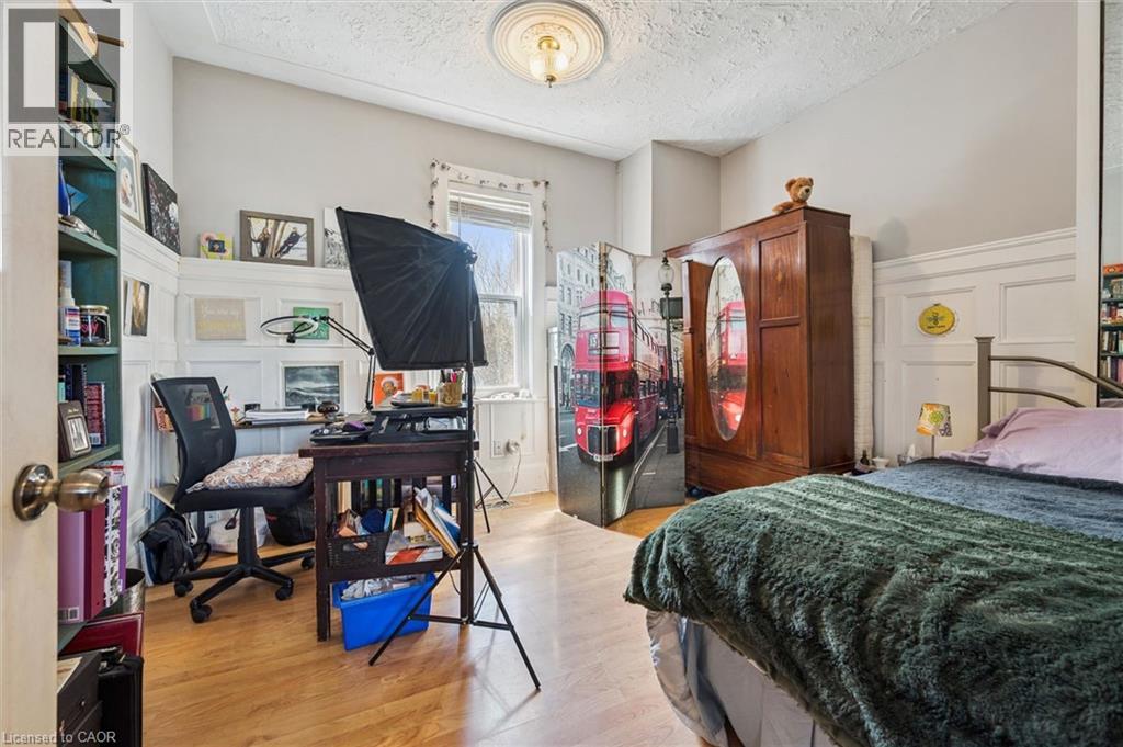 156 WELLINGTON Street N - 25