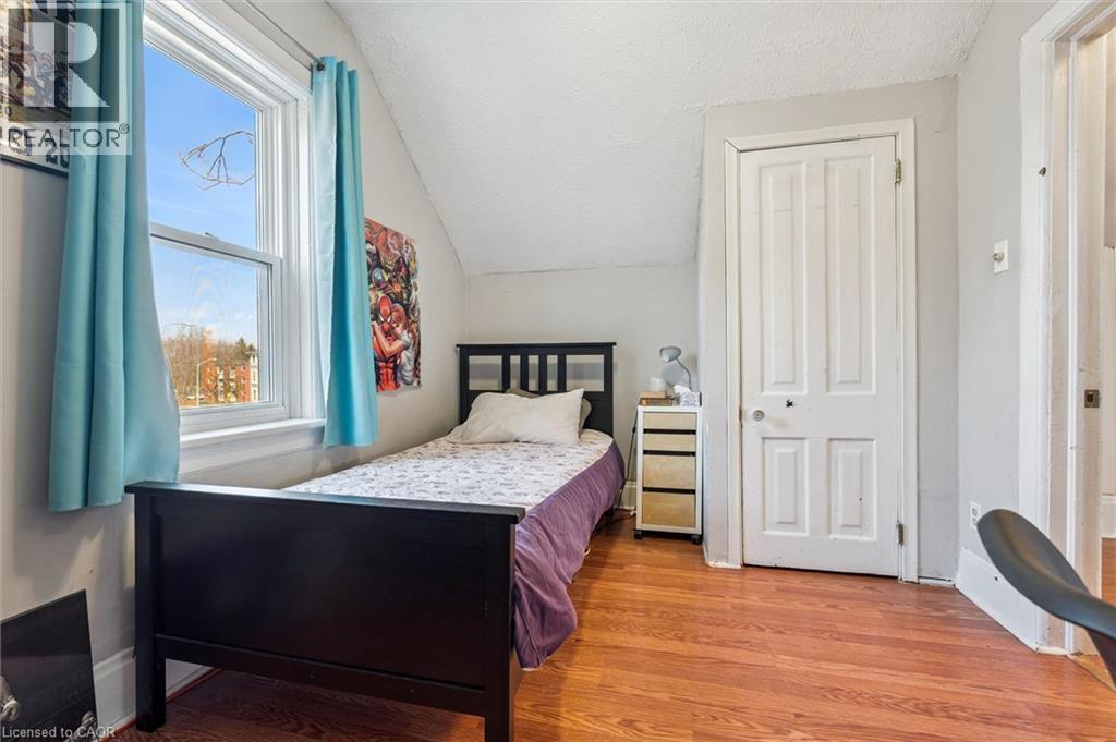 156 WELLINGTON Street N - 28
