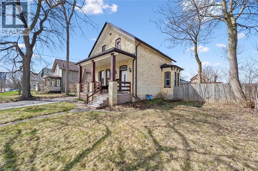 156 WELLINGTON Street N - 3