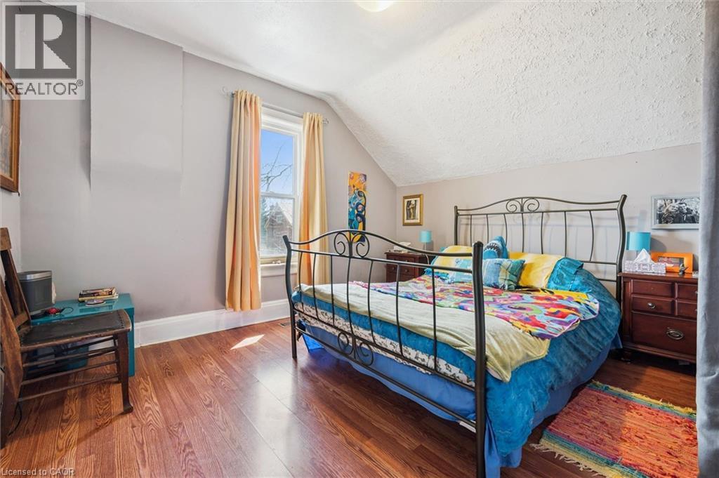 156 WELLINGTON Street N - 31
