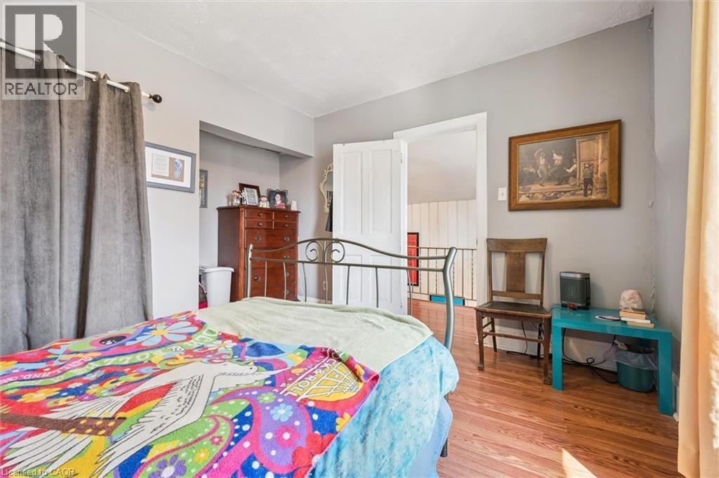156 WELLINGTON Street N - 32