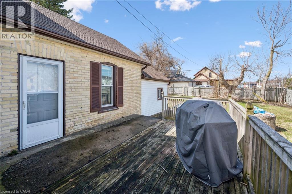 156 WELLINGTON Street N - 34