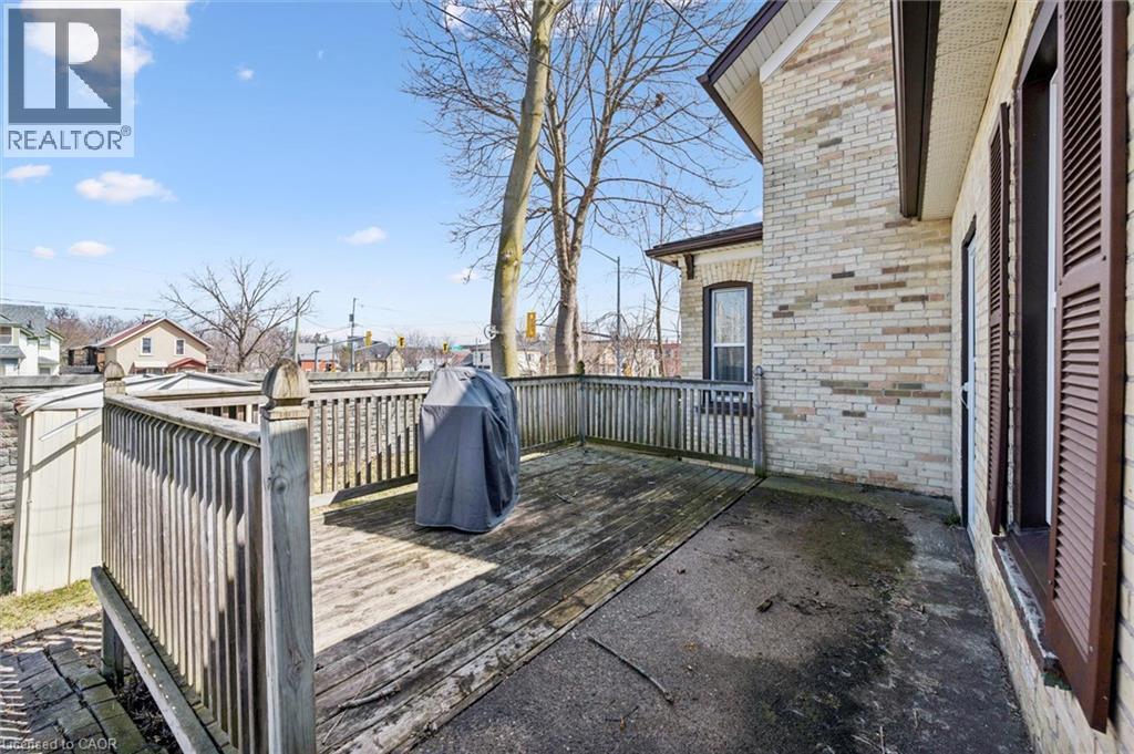 156 WELLINGTON Street N - 35