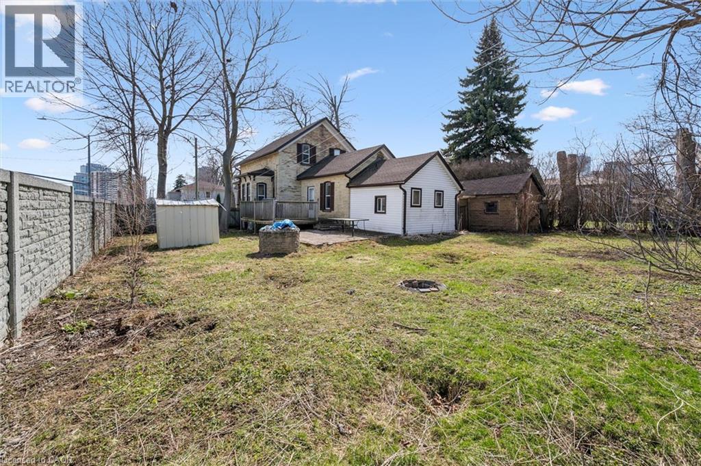 156 WELLINGTON Street N - 38