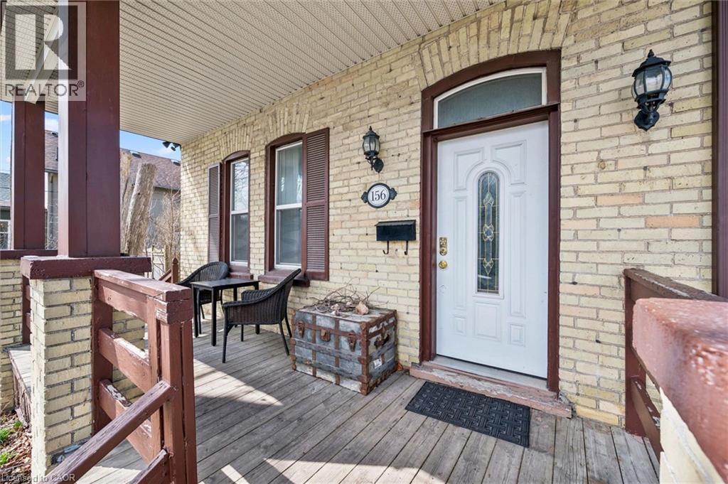 156 WELLINGTON Street N - 5