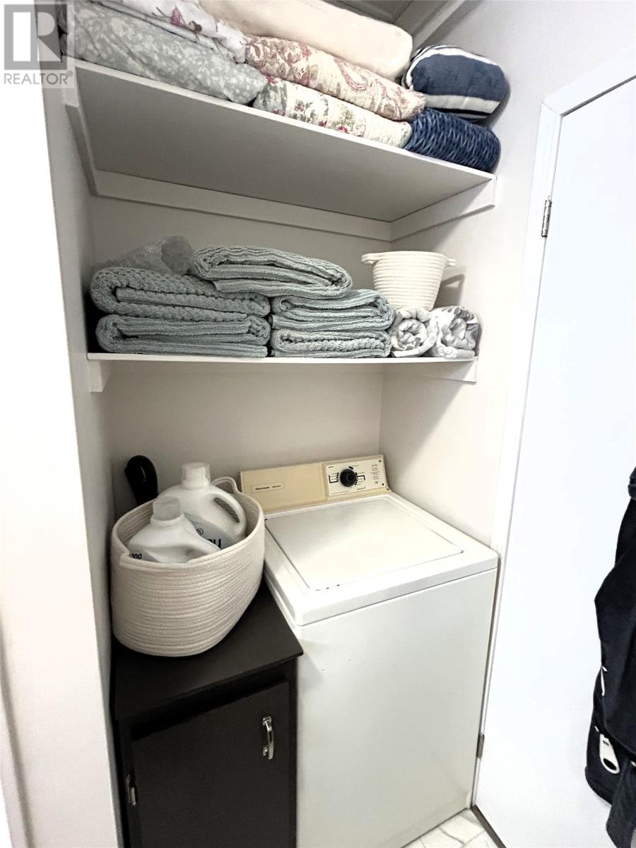 Main Floor Full Piece Bathroom/Washer