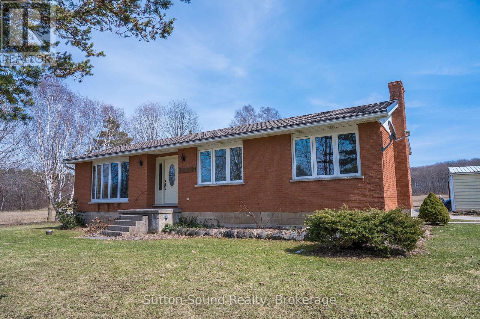 458523 8 CONCESSION - 1