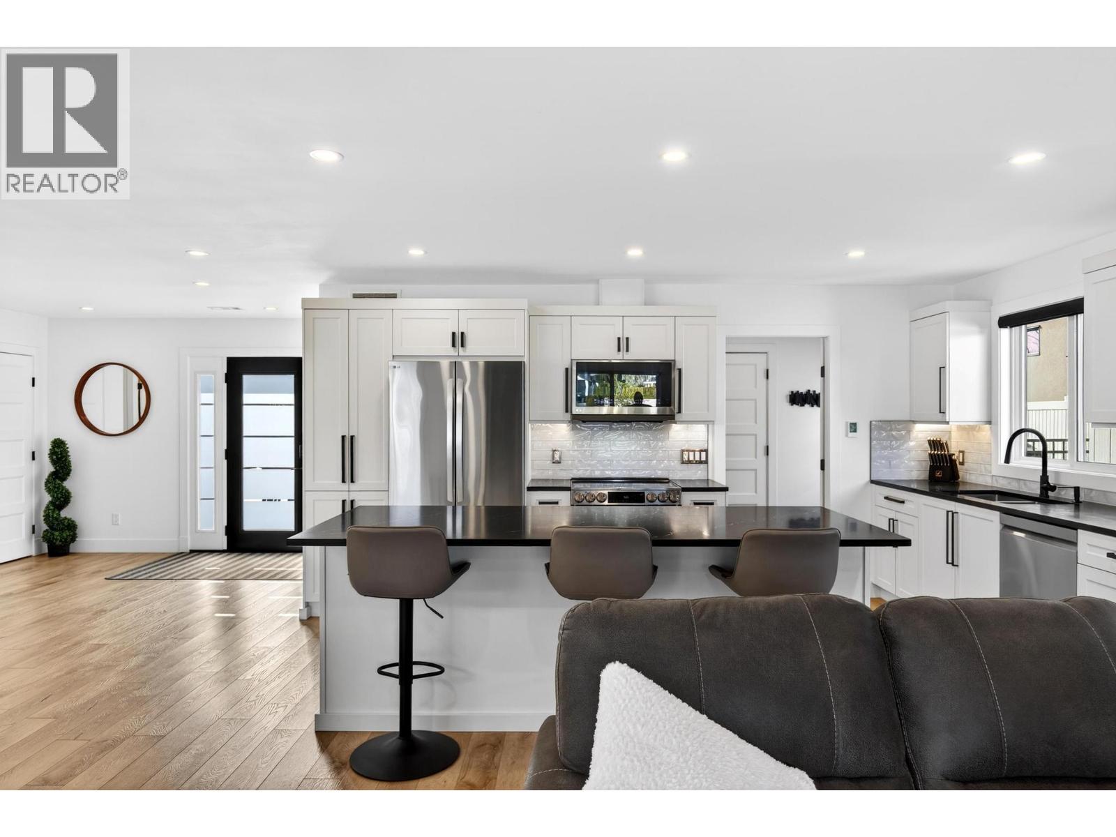  1674 Pritchard Drive, West Kelowna