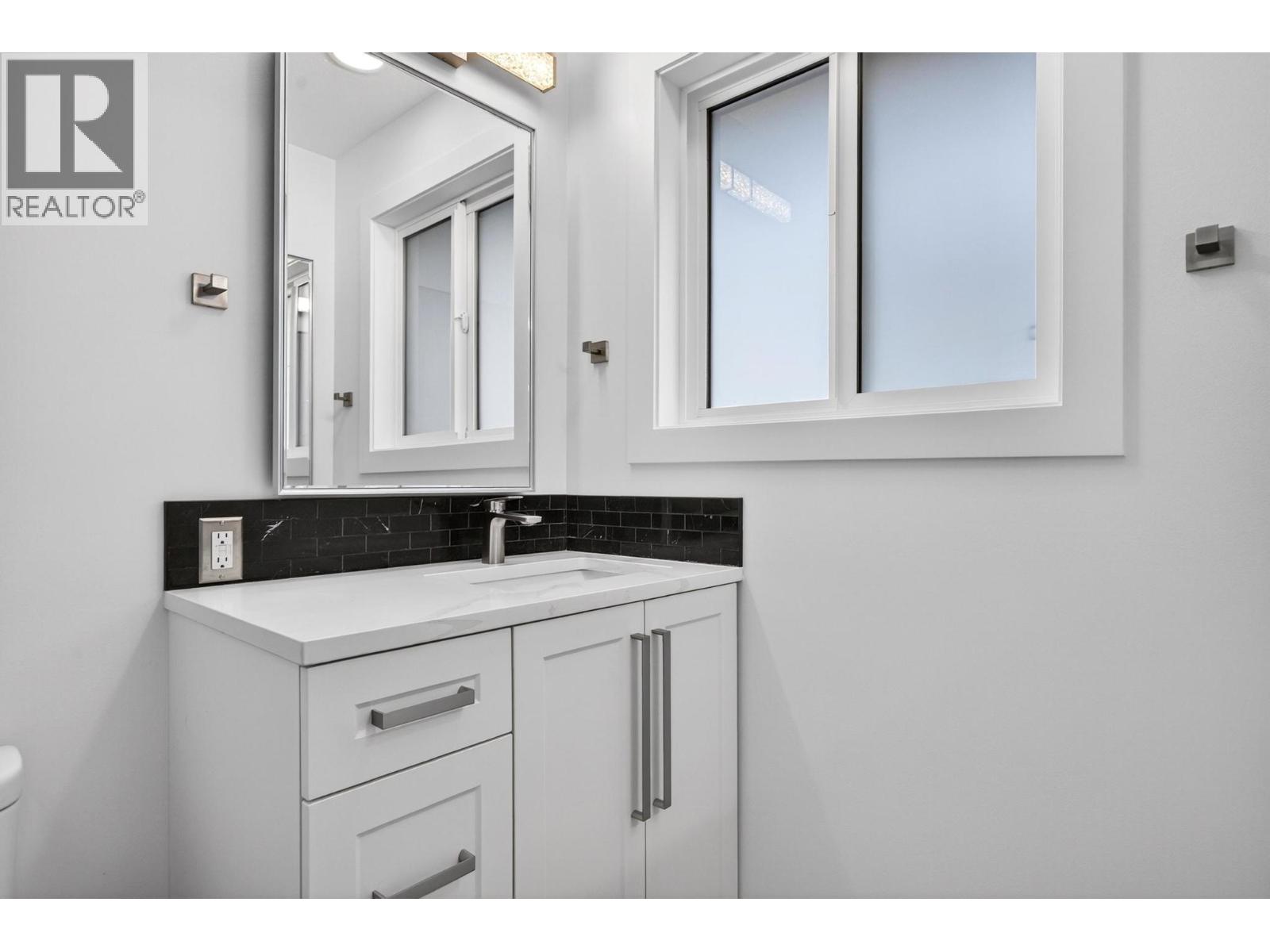  1674 Pritchard Drive, West Kelowna