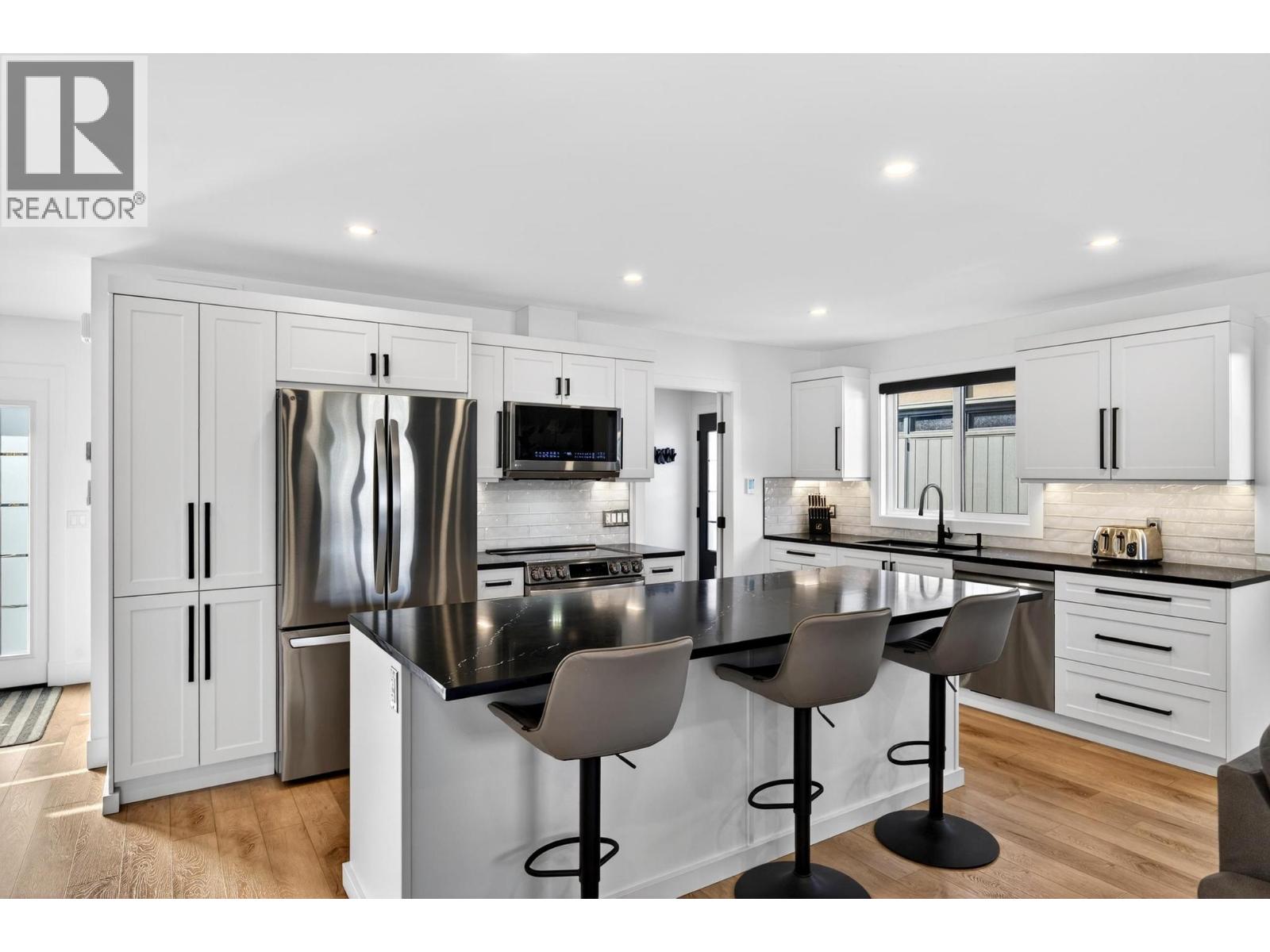  1674 Pritchard Drive, West Kelowna