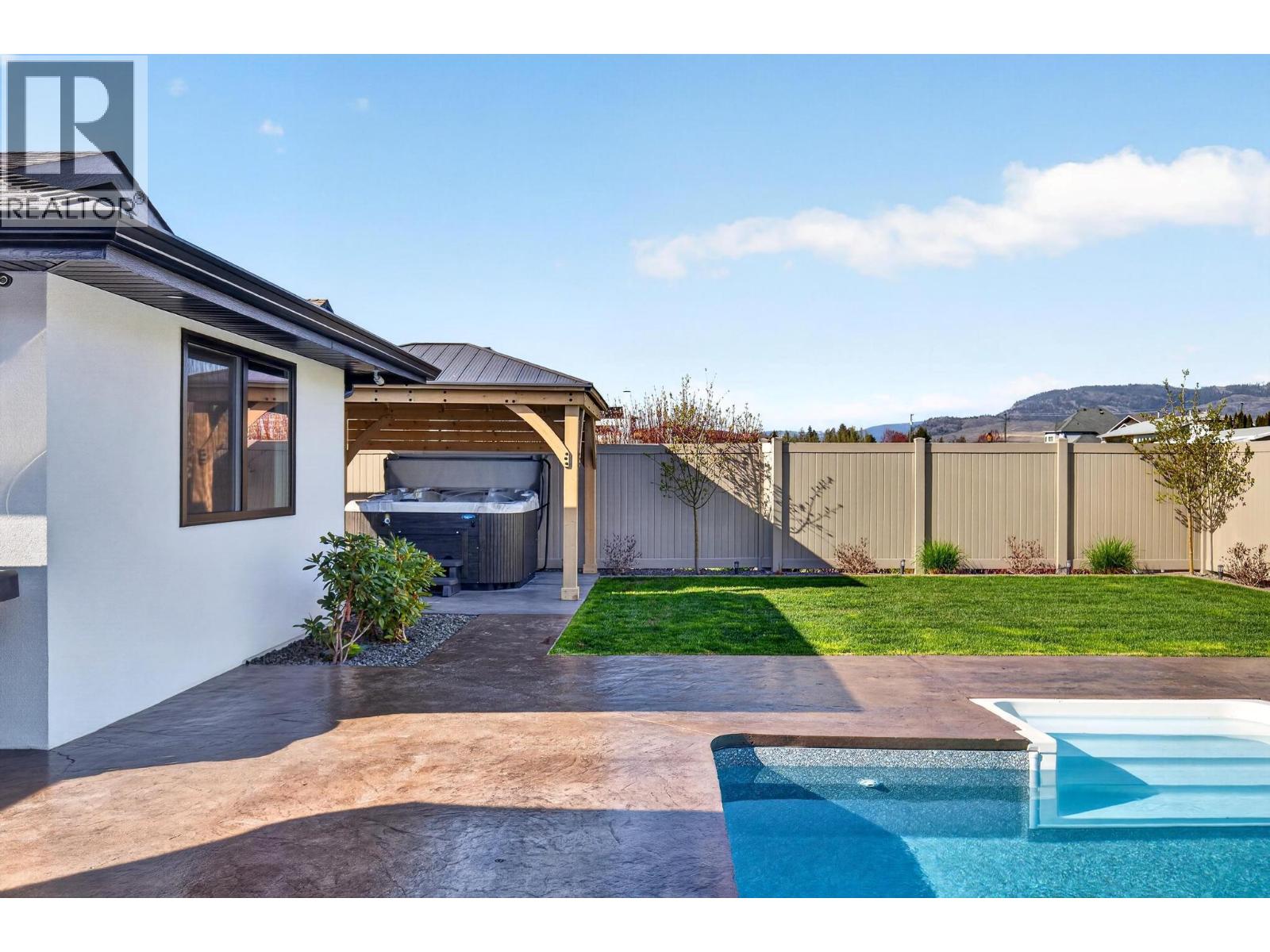  1674 Pritchard Drive, West Kelowna