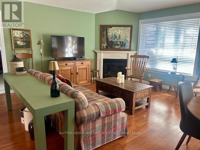 124 FARMSTEAD COURT - 7