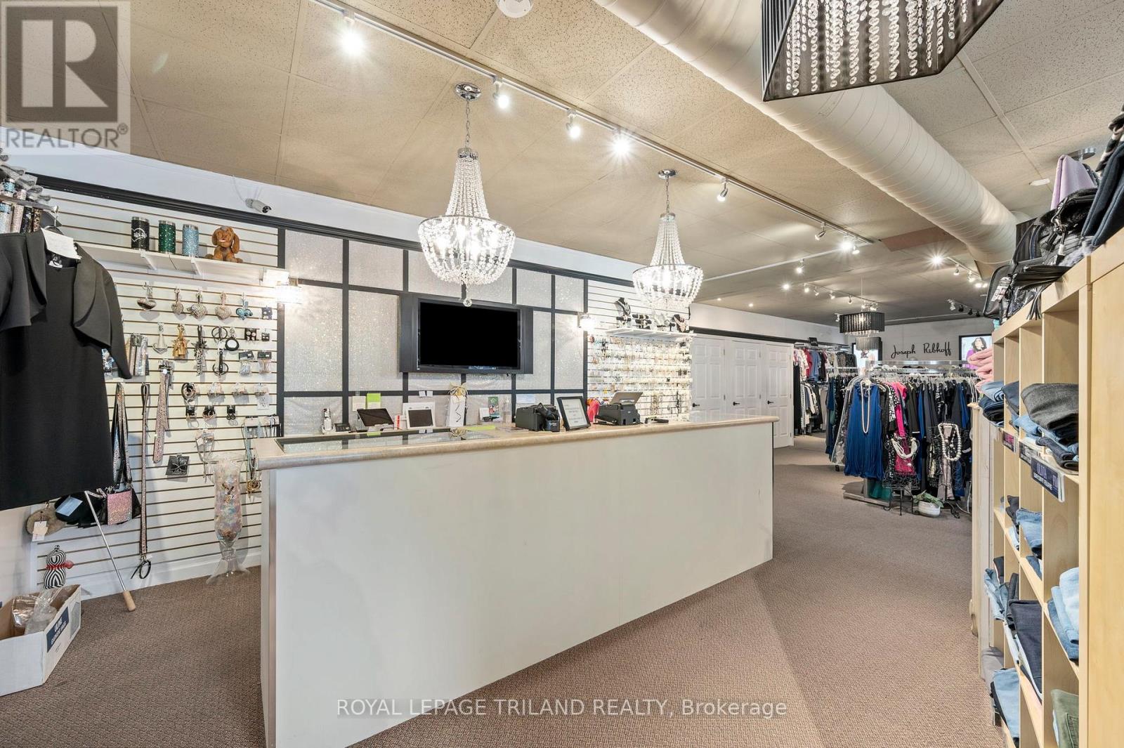 227 COLBORNE STREET — photo 24
