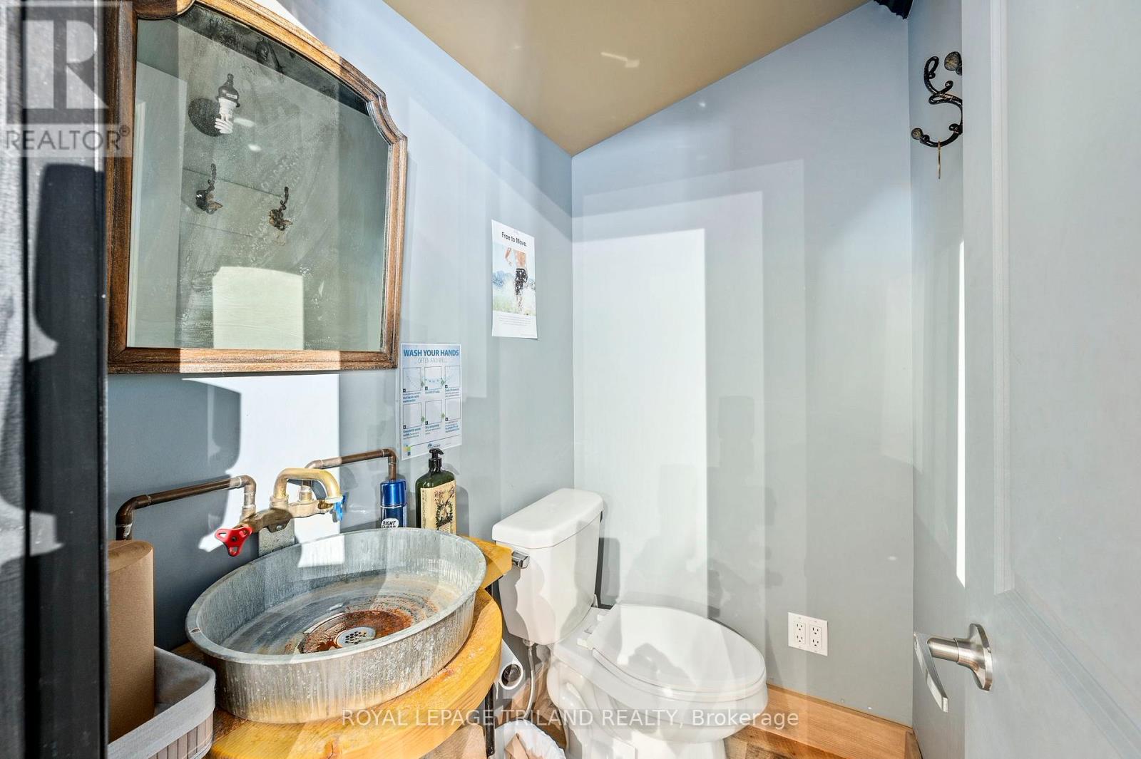 227 COLBORNE STREET — photo 36
