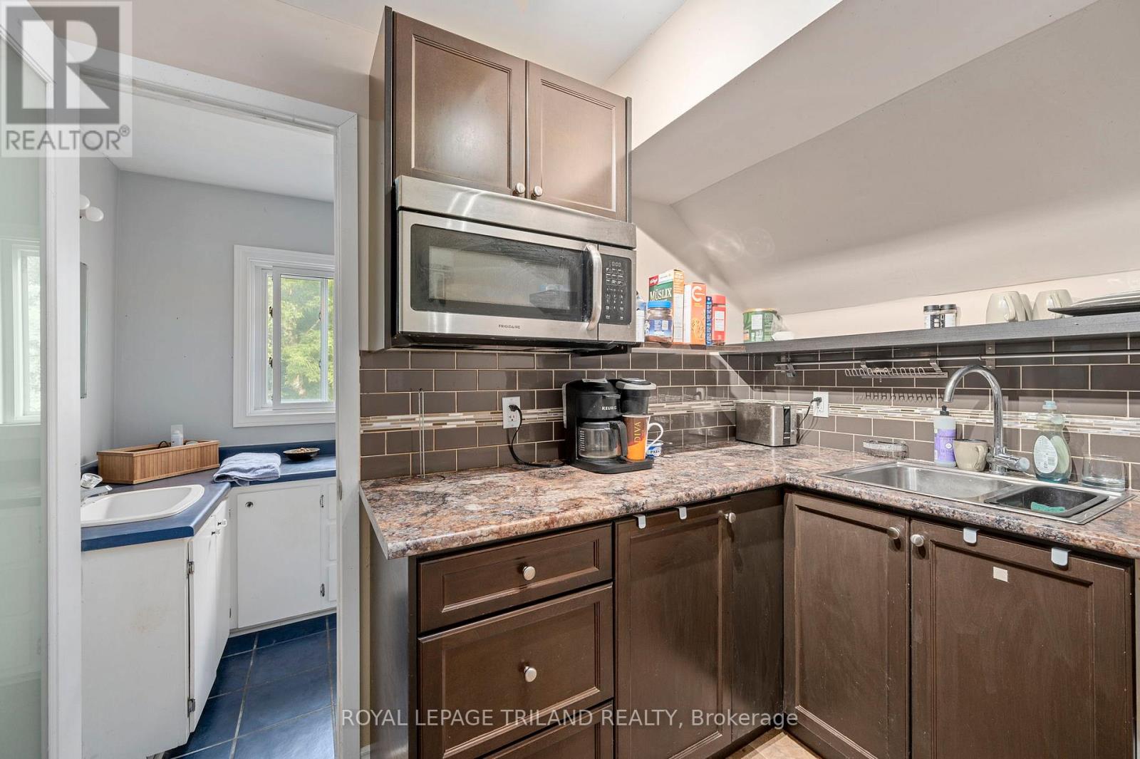 227 COLBORNE STREET — photo 43