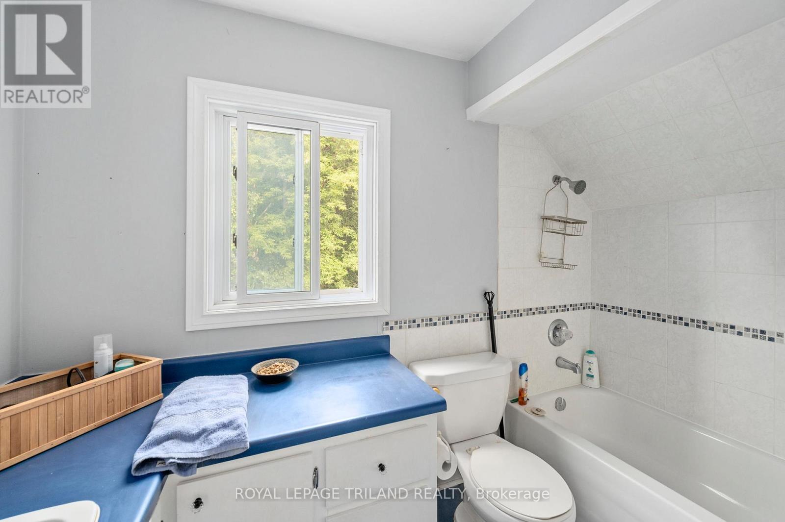 227 COLBORNE STREET — photo 44
