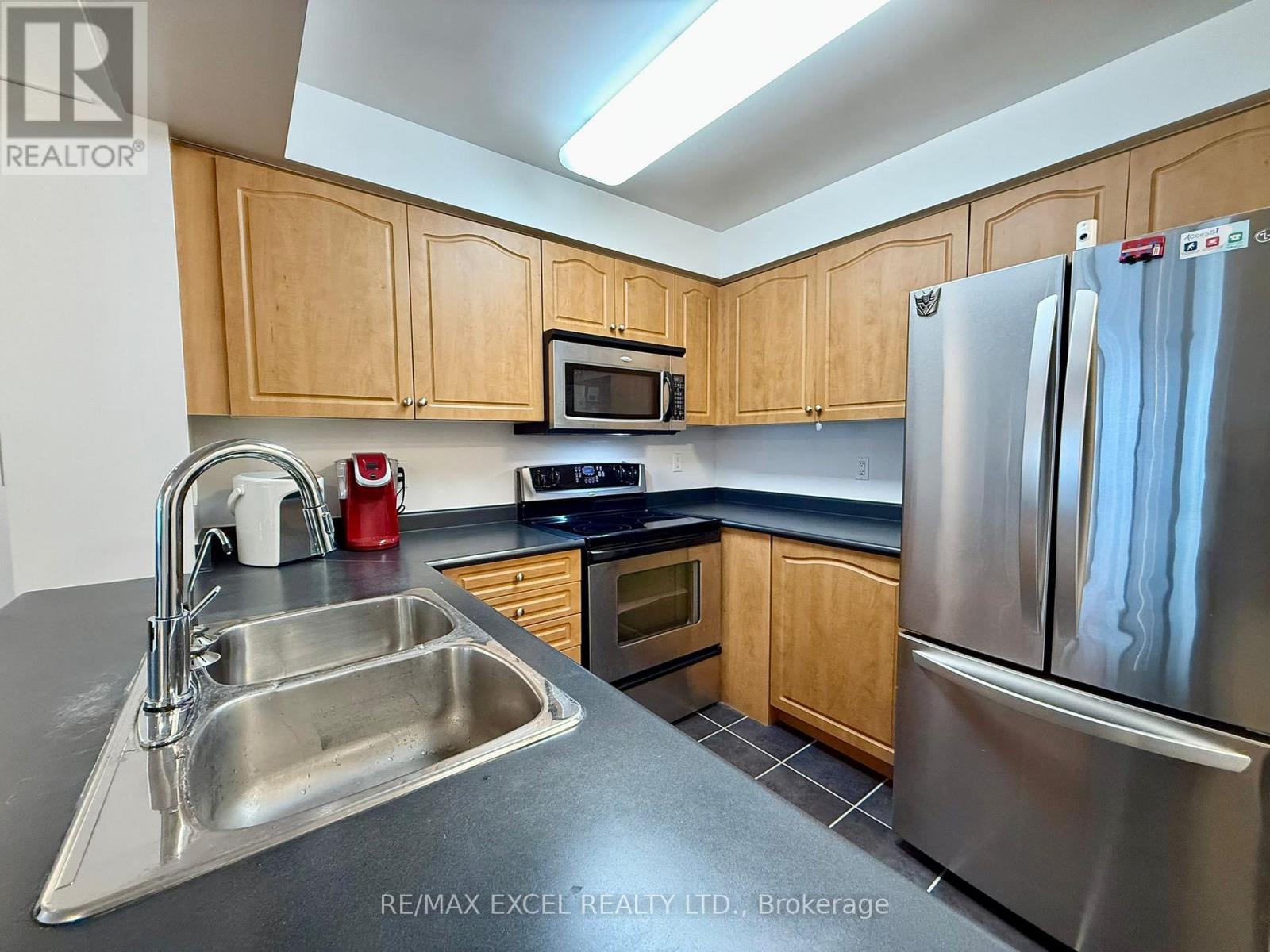 #712 350 RED MAPLE ROAD - 18