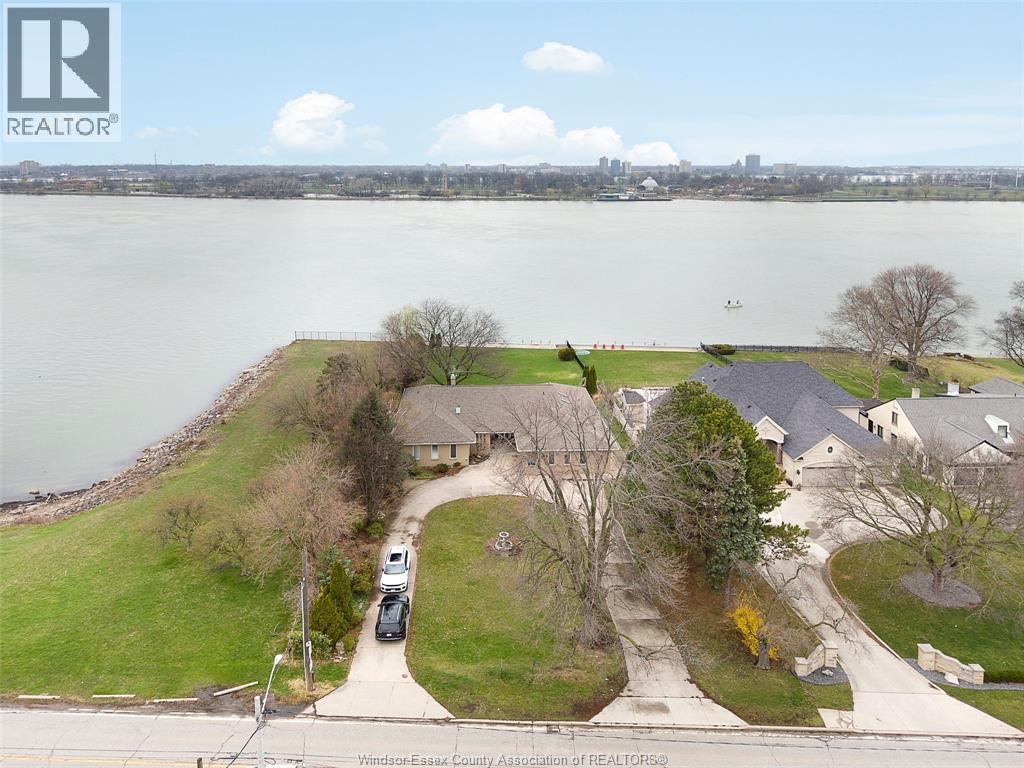 4470 RIVERSIDE DRIVE - 39