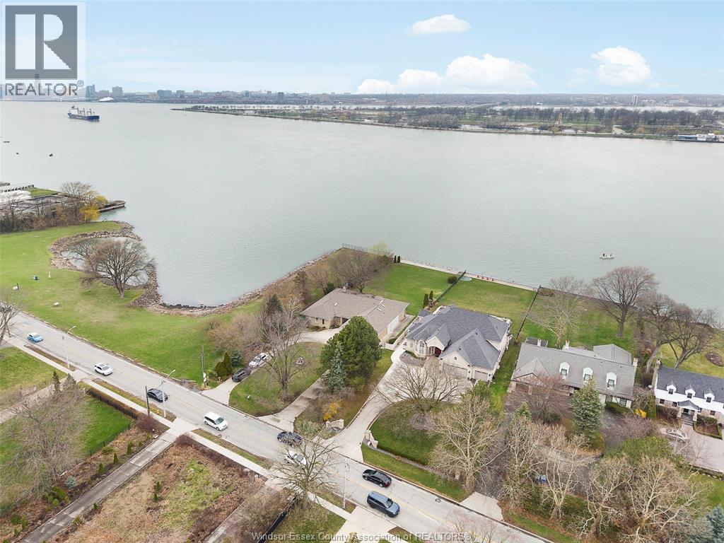 4470 RIVERSIDE DRIVE - 40