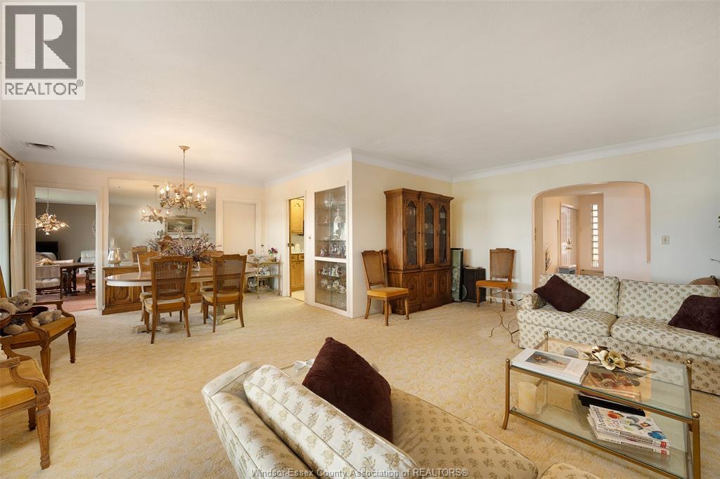4470 RIVERSIDE DRIVE - 6