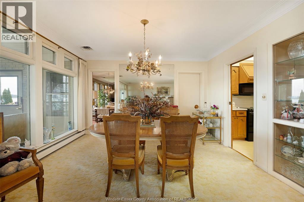 4470 RIVERSIDE DRIVE - 8