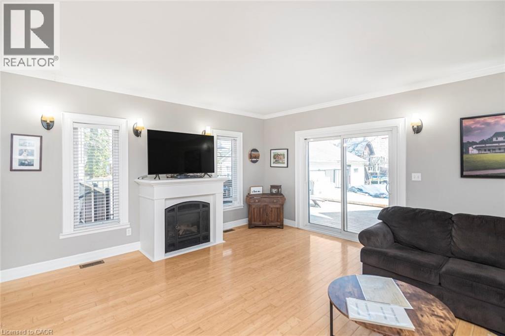 120 CAITHNESS Street E - 9