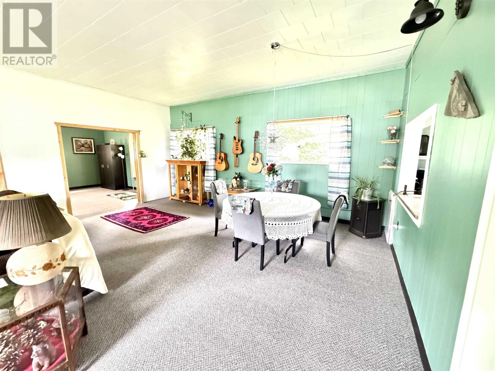 323 HARDY AVE - 17