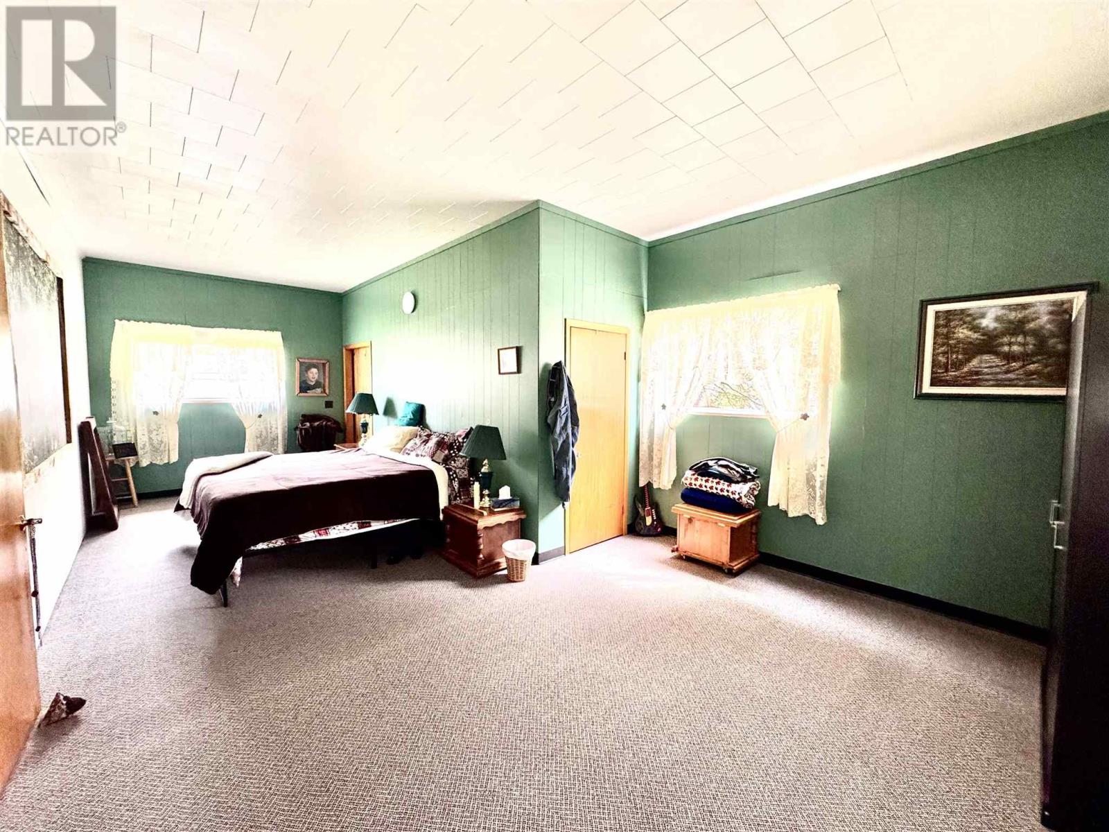 323 HARDY AVE - 24