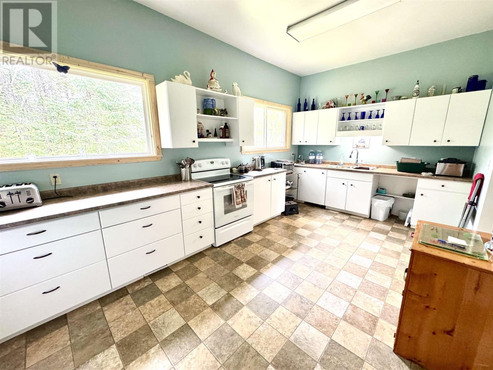 323 HARDY AVE - 7