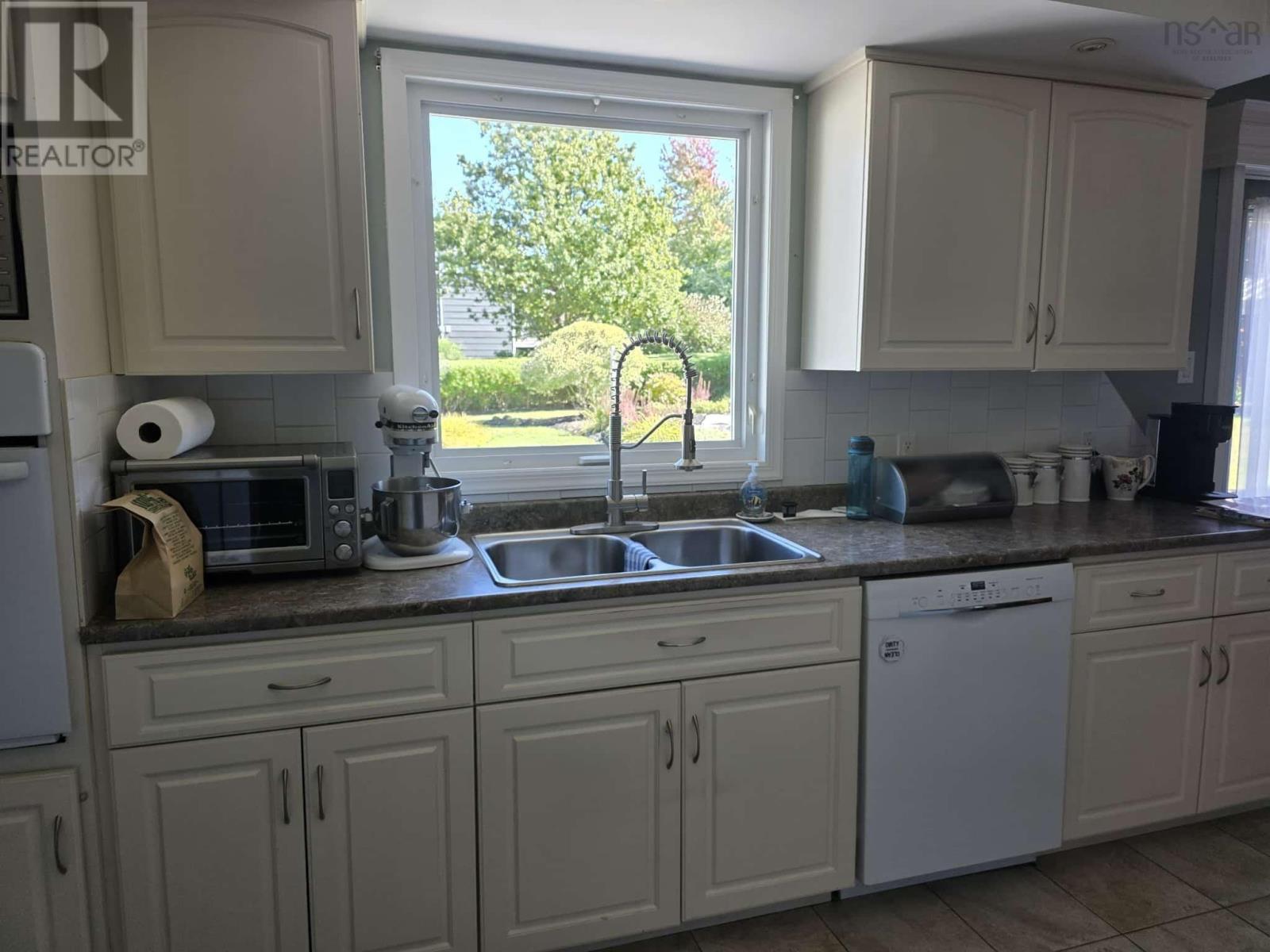 Property 9 of 30 of 212 Patterson Street