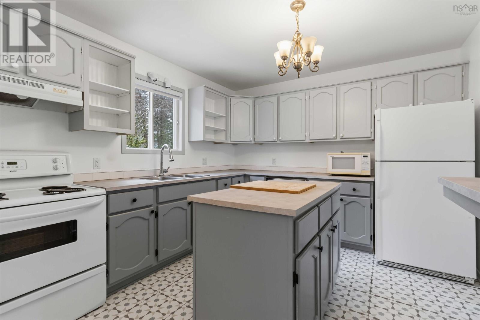 Property 16 of 34 of 21 Albert Street