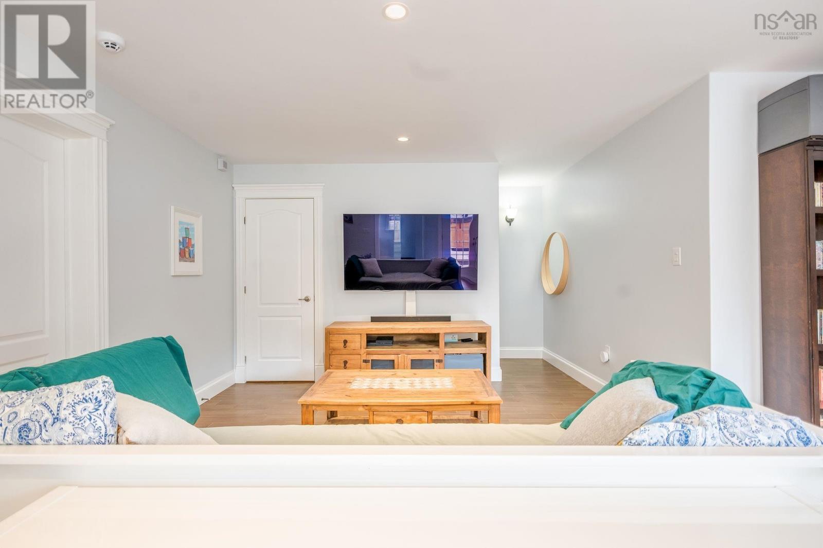 Property 30 of 45 of 86 Sloane Court