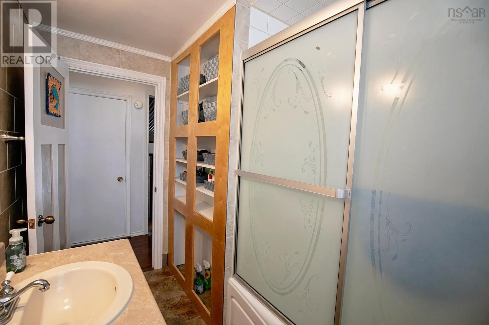 Property 25 of 41 of 255 Victoria Street E