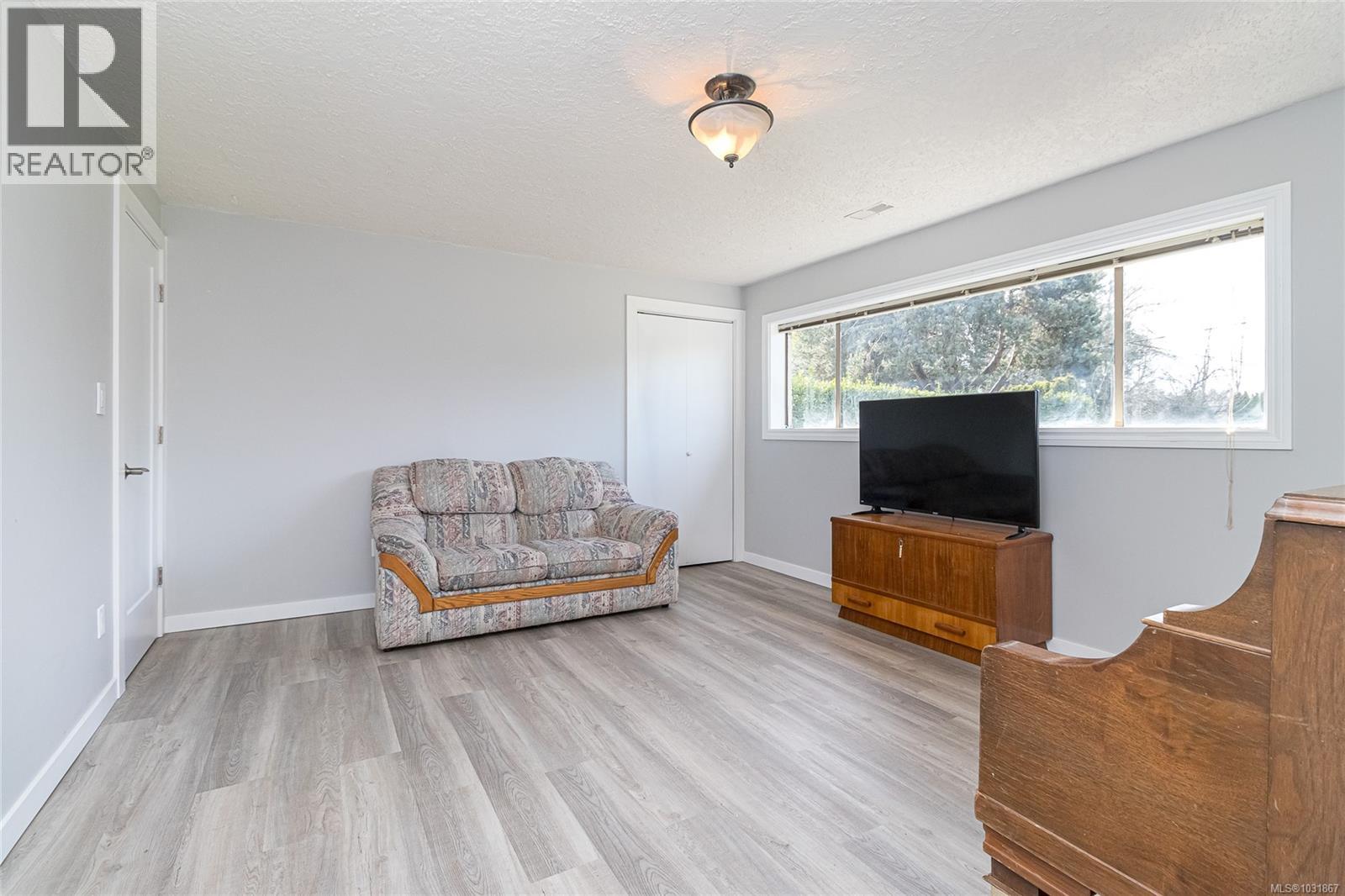 3072 MALLARD AVE - 23