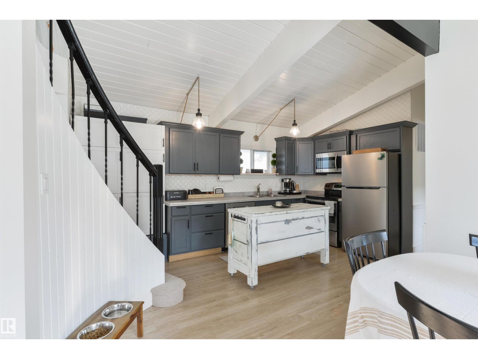 820 8 ST - 23