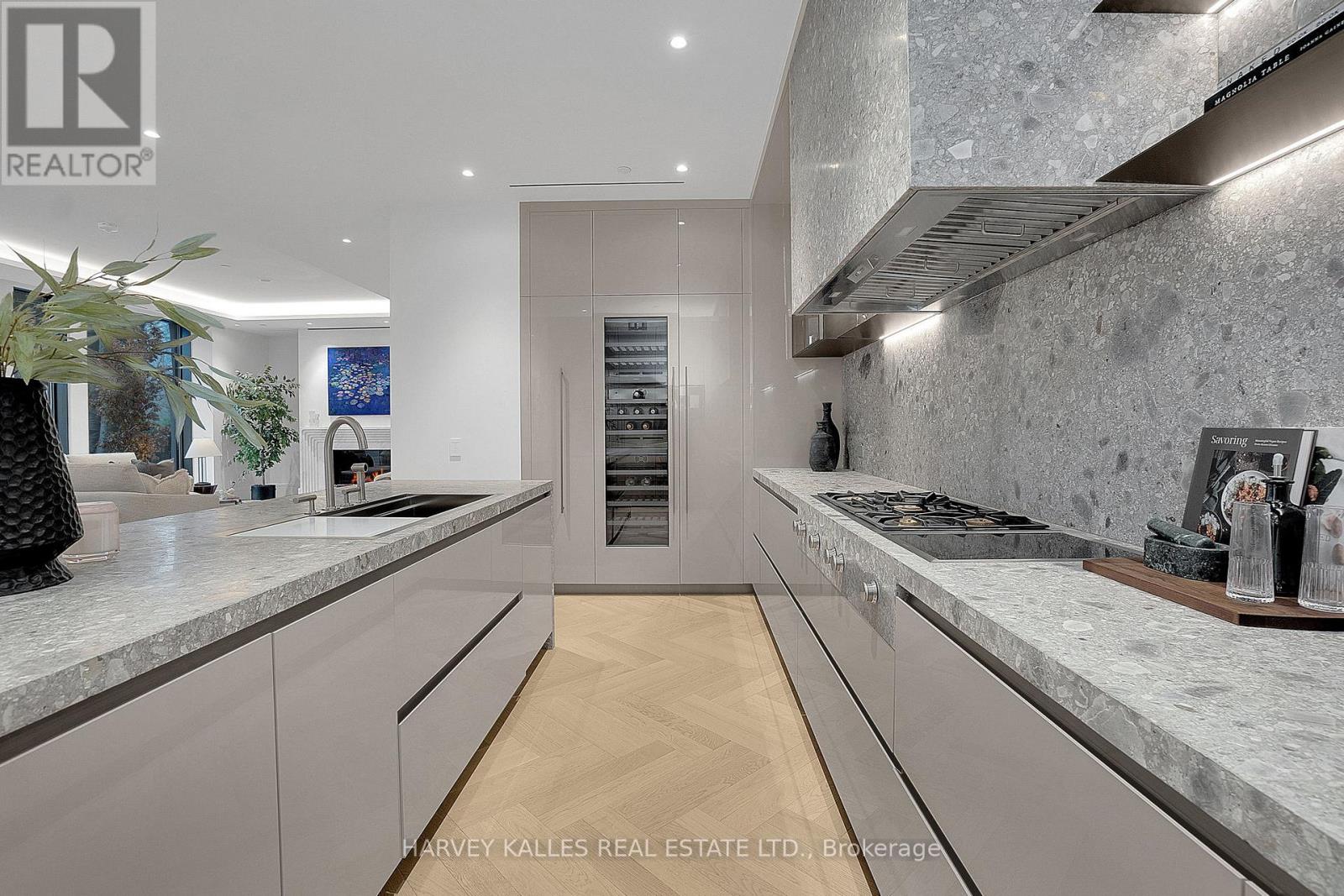 #104 7 DALE AVENUE - 19