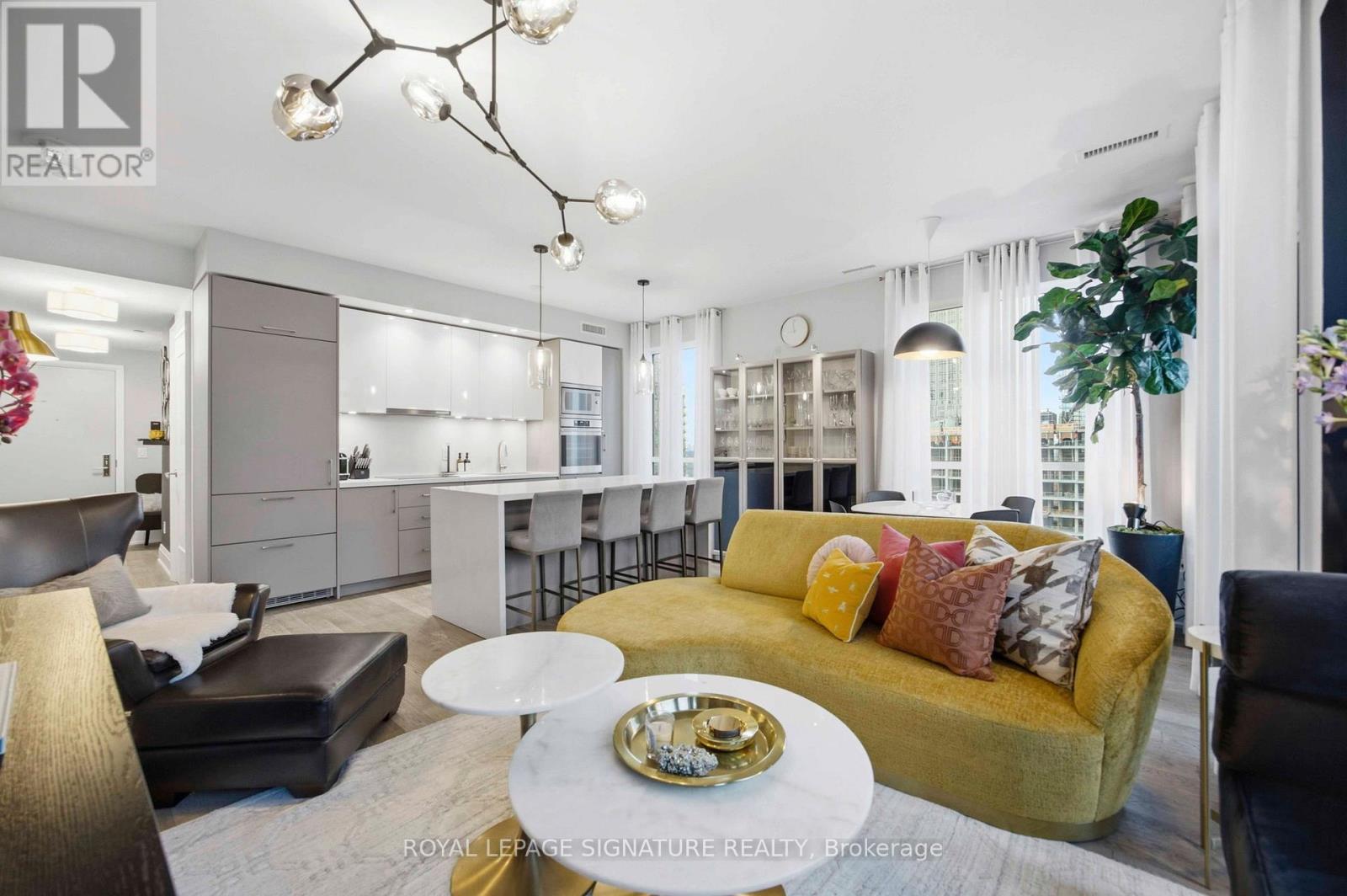 2307 - 88 CUMBERLAND STREET