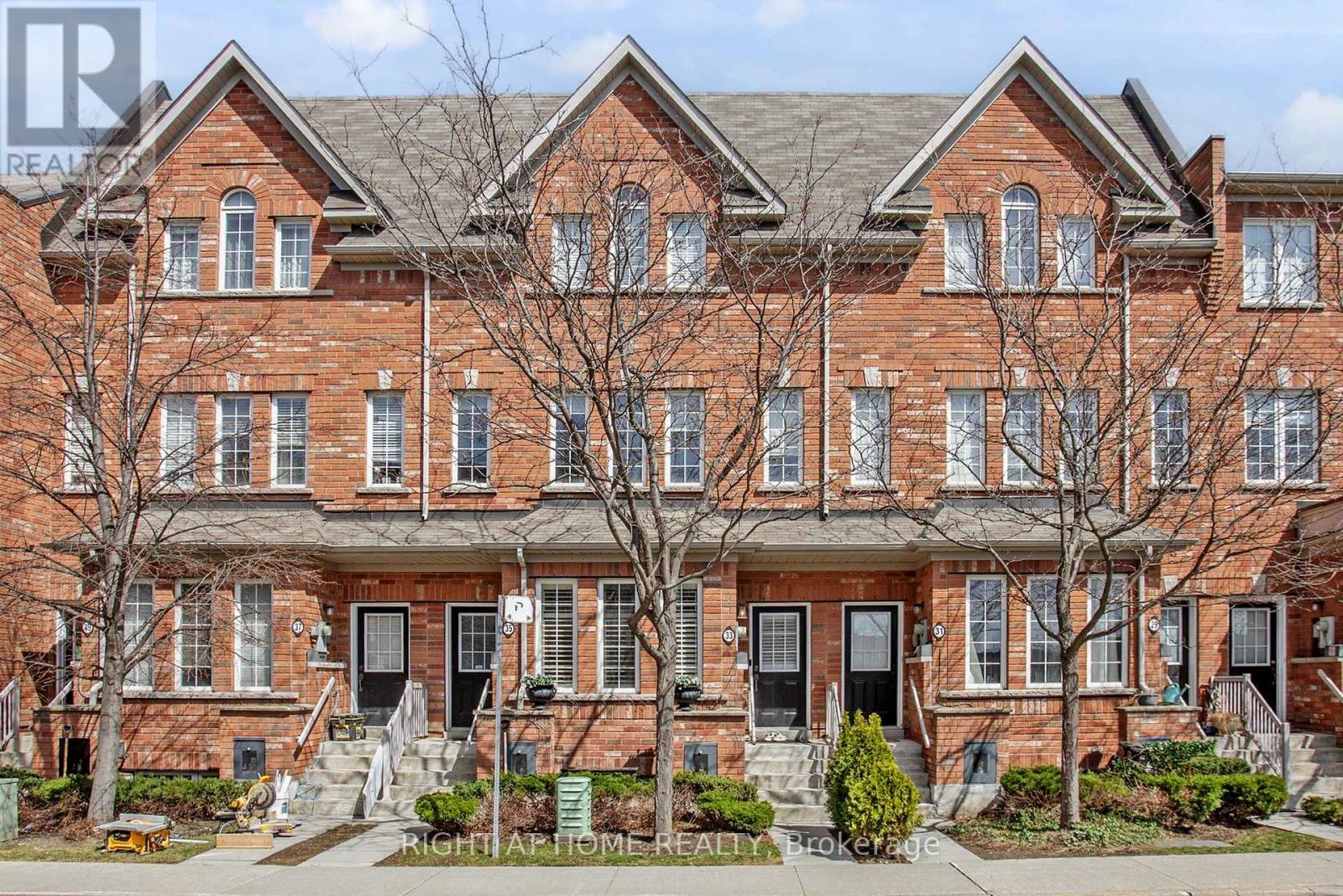 33 BROCKVILLE STREET