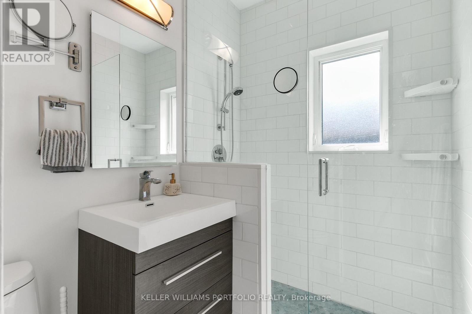 Main Unit Second Bathroom