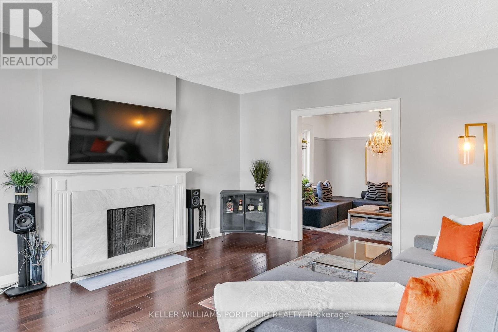 Upper Unit Living