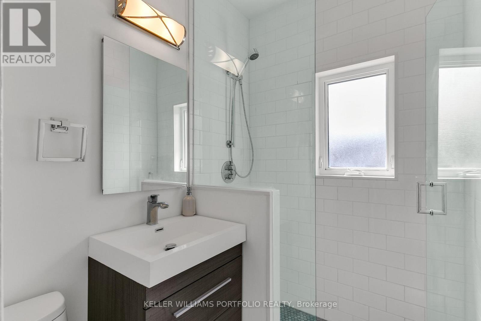 Upper Unit Bathroom