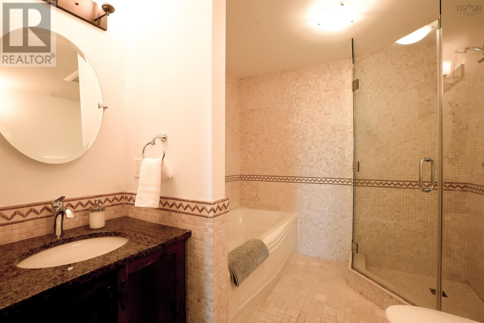 Property 34 of 38 of 1002 1445 South Park Street