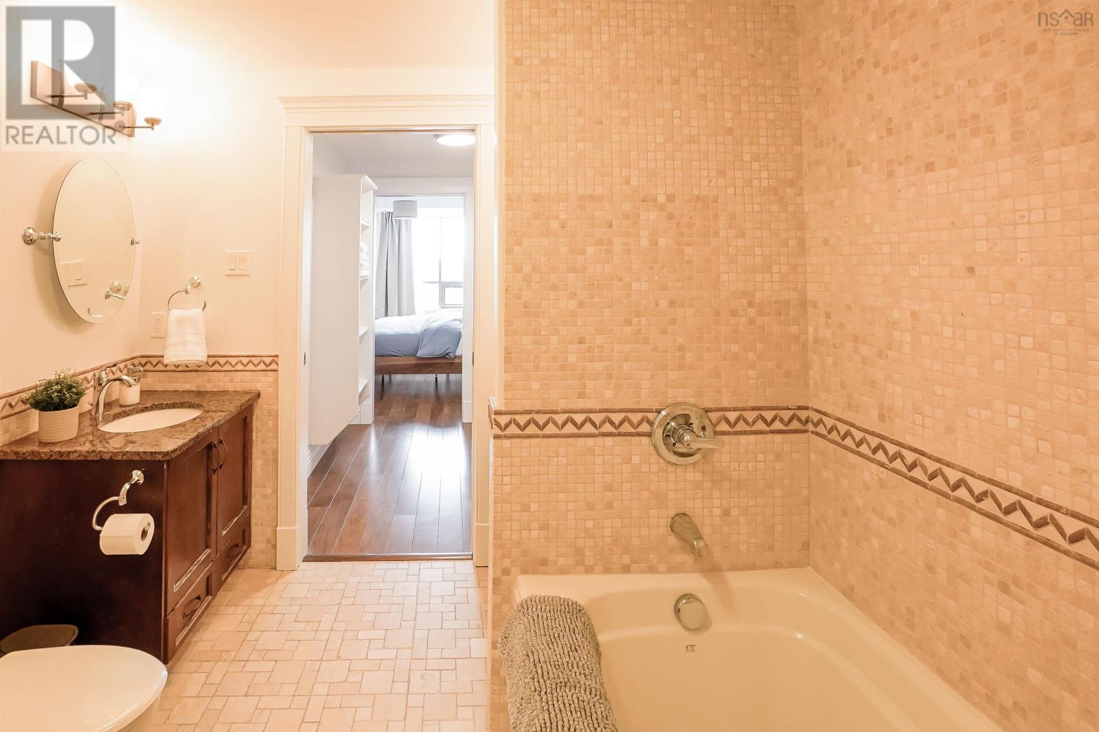 Property 36 of 38 of 1002 1445 South Park Street