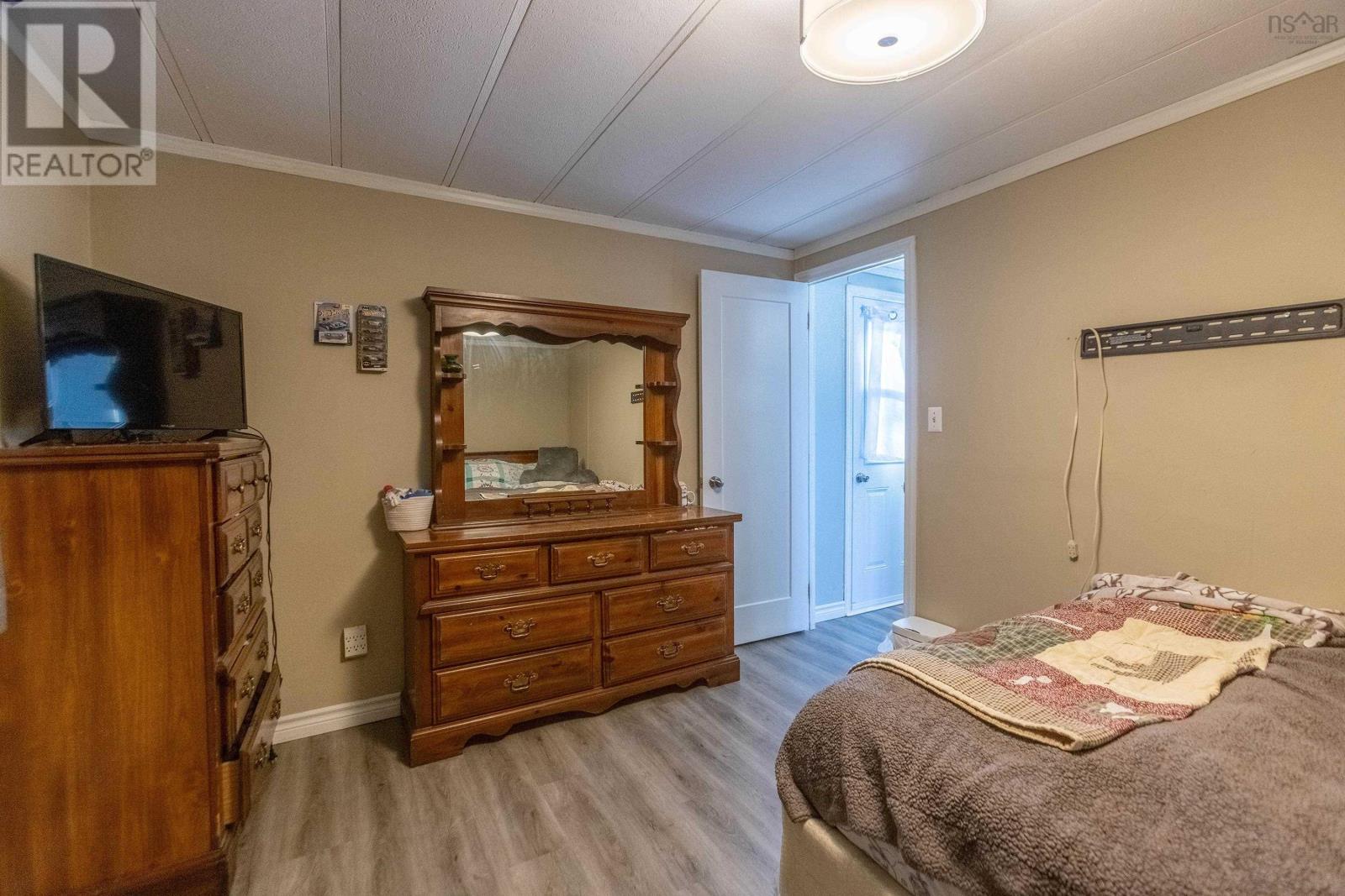 Property 22 of 24 of 4 Bayview Crescent