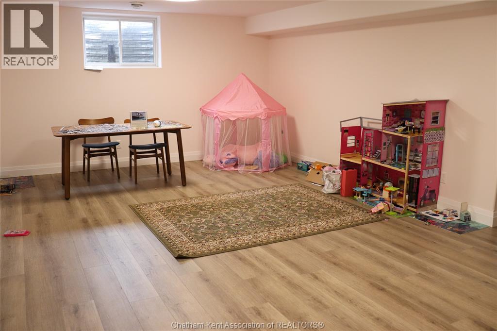 2 Delft COURT - 11